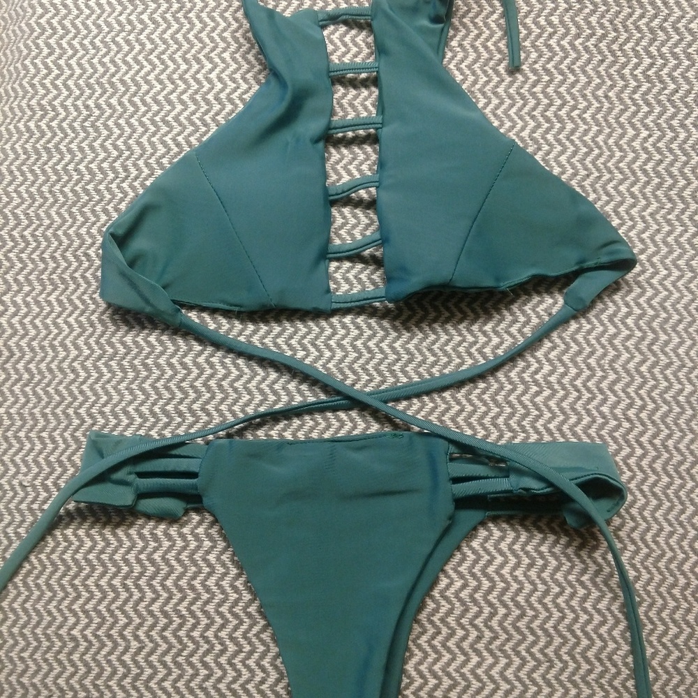 Super cute green bikini size xs never been worn
